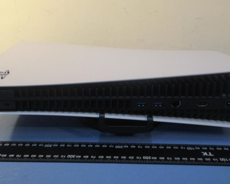 Дизайнер сравнил размеры новых консолей PlayStation и Xbox с актуальным поколением